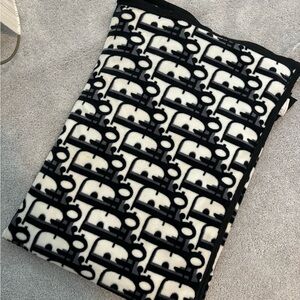 Dior blanket